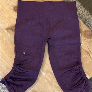 lululemon athletica wonen’s Plum Ruched Capri Leggings